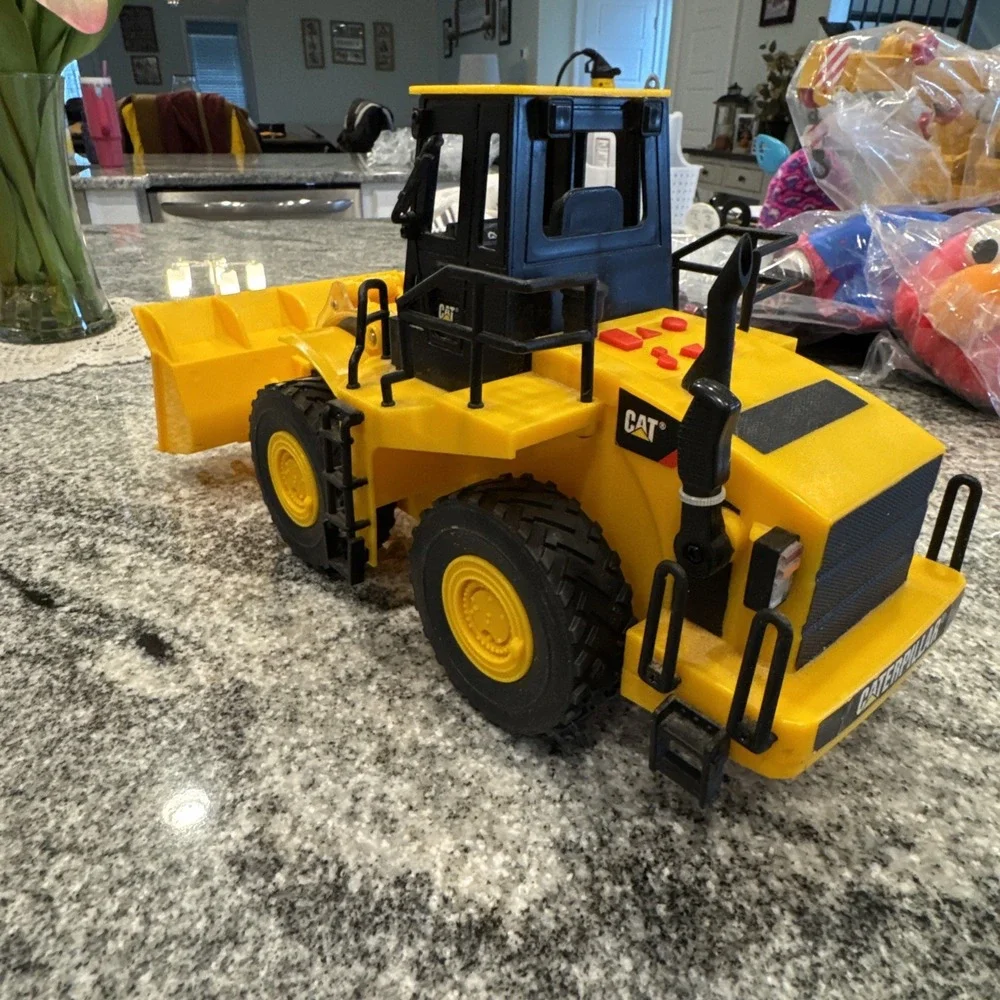 CAT Caterpillar Bulldozer Construction Vehicle moves Sounds‎ Lights Works 12